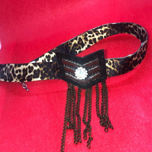The “Commander” Cheetah Print & Dangling Chain Choker - Picture 6 of 6